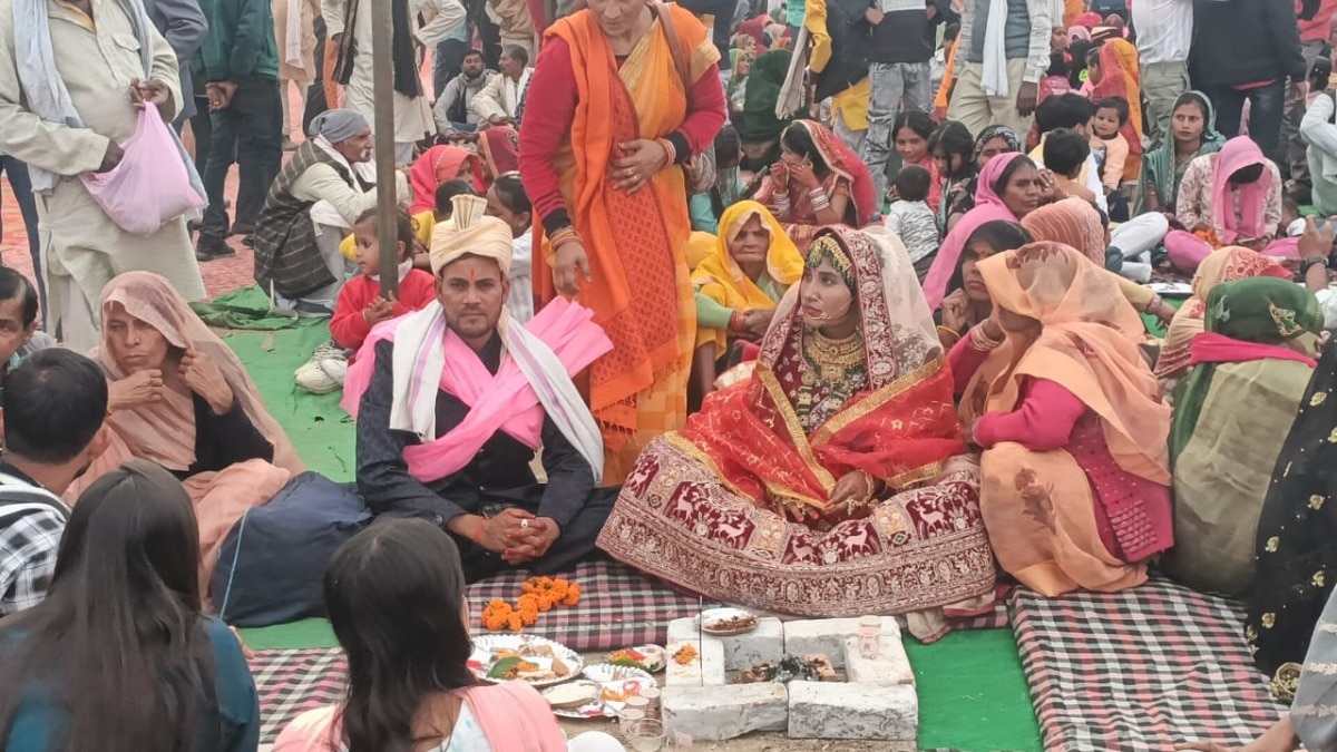 सामूहिक विवाह में हिंदू–मुस्लिम जोड़ों का धूमधाम से मिलन.(Photo: Siddhartha Gupta/ITG)