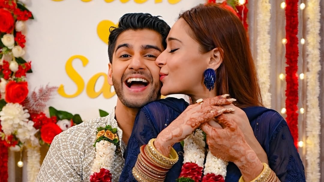 Krish Pathak, Sara Khan