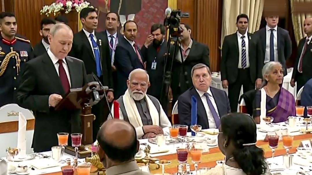 भारतीय थाली के स्वाद से हुआ स्वागत.(Photo: PTI)