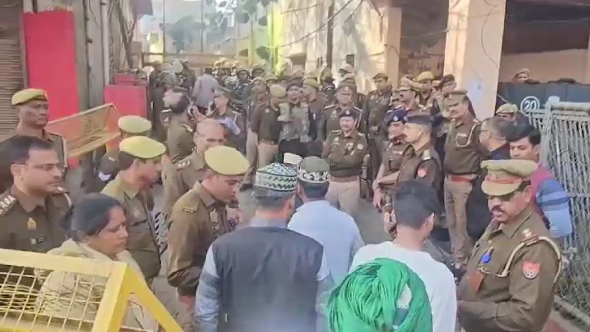 मथुरा में सख्त सुरक्षा व्यवस्था को लेकर तैनात किया गया अतिरिक्त फोर्स. (Photo: Screengrab)