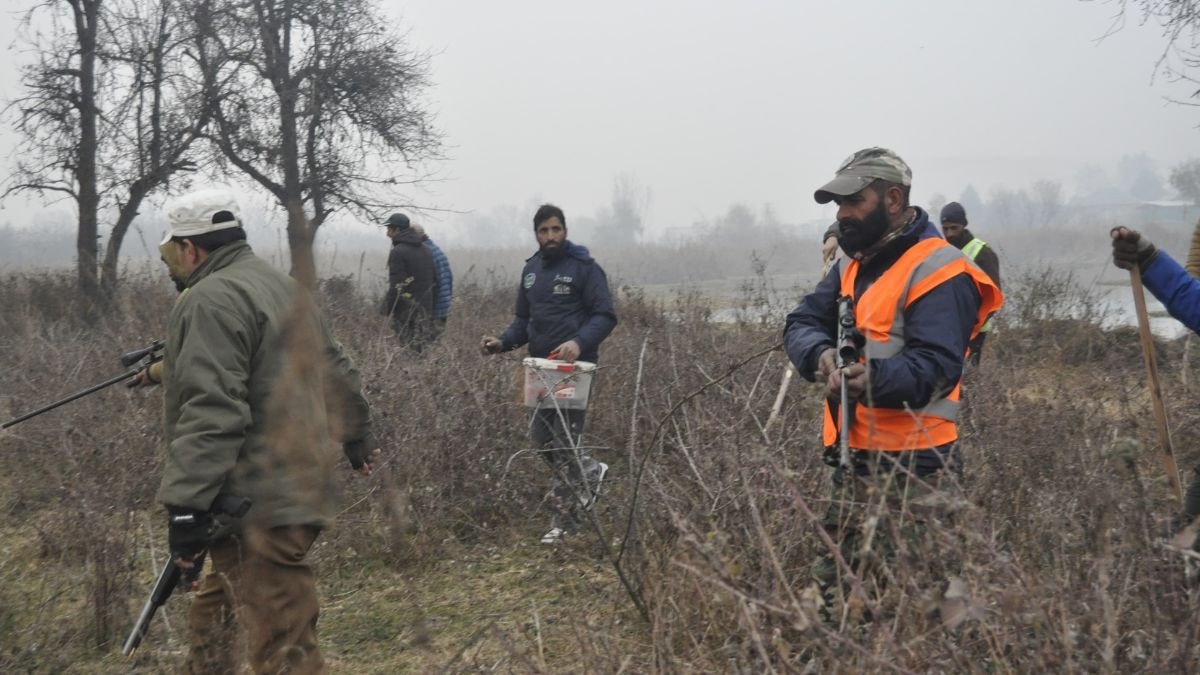 श्रीनगर में भालू दिखने के बाद टीमें तैनात. (Photo: ITG)