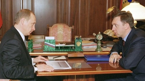 A 2002 image of Vladimir Putin and Oleg Deripaska, who later lost a significant portion of his wealth during the 2008 global financial recession.