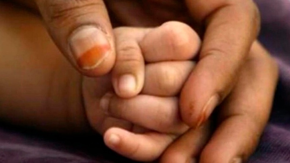 गले में टॉफी फंसने से बच्चे की मौत. (Photo: Representational )