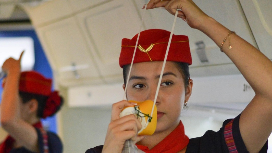 'ऑफिस में दिखाना पड़ता है बीमार हो या नहीं...' एयर होस्टेस ने बताया- क्या होता है फ्लाइट रोस्टर सिस्टम?