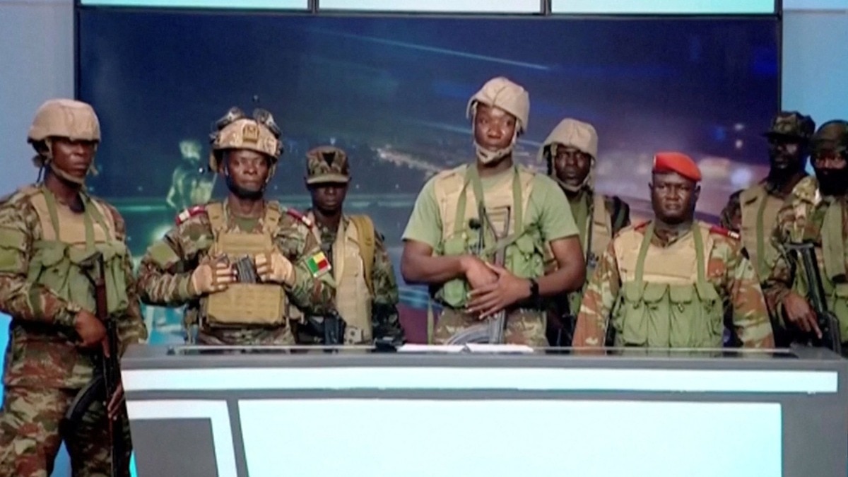 बेनिन में सेना नियंत्रण ले लिया है और राष्ट्रपति तालोन को पद से हटा दिया गया है (Photo: Reuters)