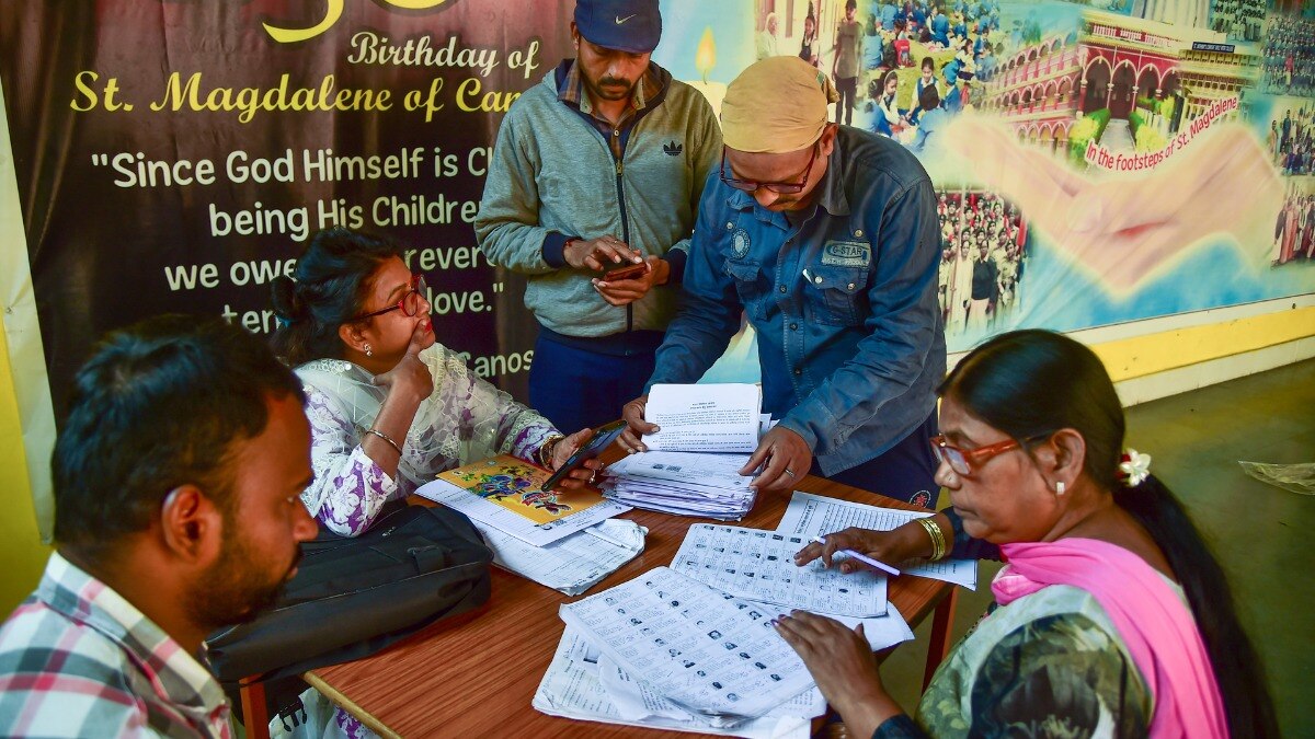 'SIR में गड़बड़ी की तो मार पड़ेगी...', त्रिपुरा में कांग्रेस MLA की BLO को चेतावनी