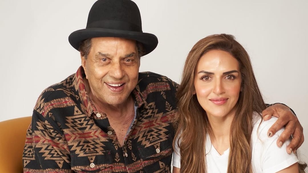 धर्मेंद्र-ईशा देओल (Photo: Instagram @imeshadeol)