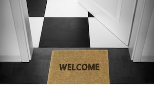 Welcome लिखा डोरमेट बिछाते हैं तो रखें ध्यान Welcome लिखा डोरमेट बिछाते हैं तो रखें ध्यान