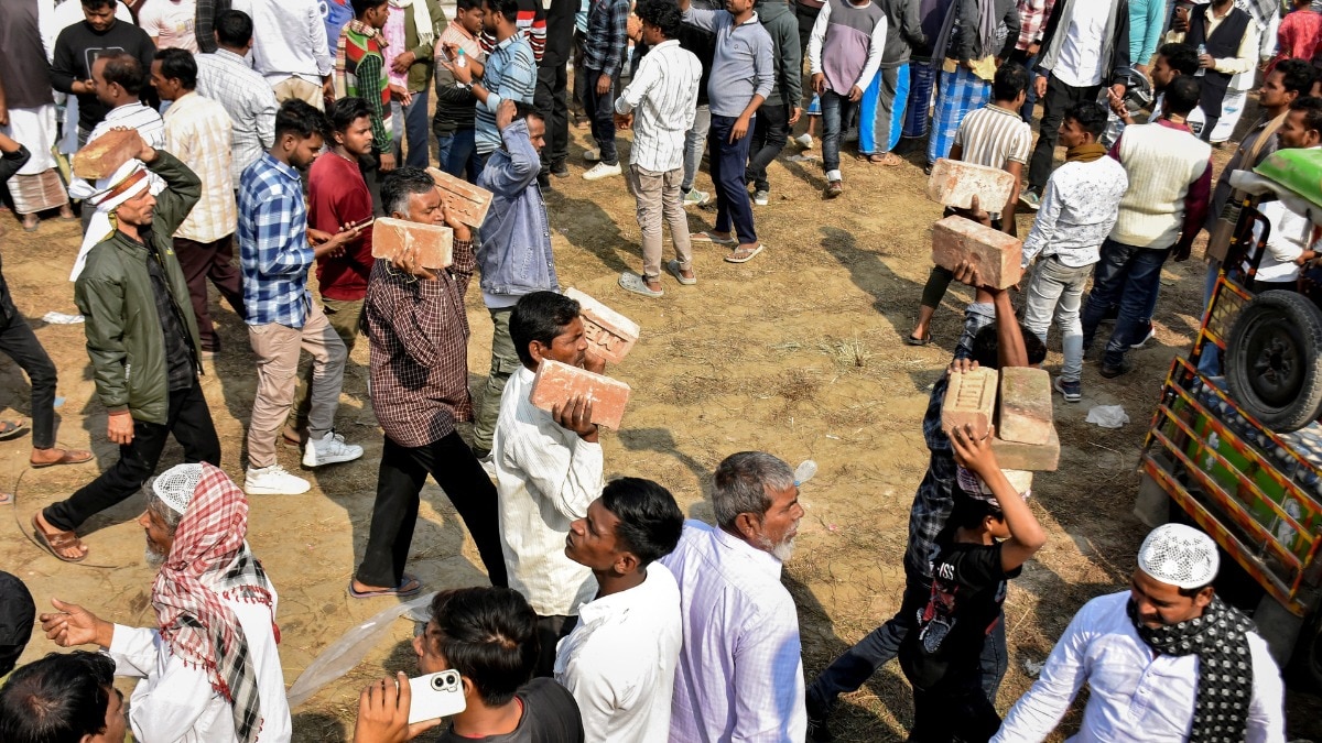 रेजिनगर में मस्जिद निर्माण को जनसमर्थन (Photo: PTI)