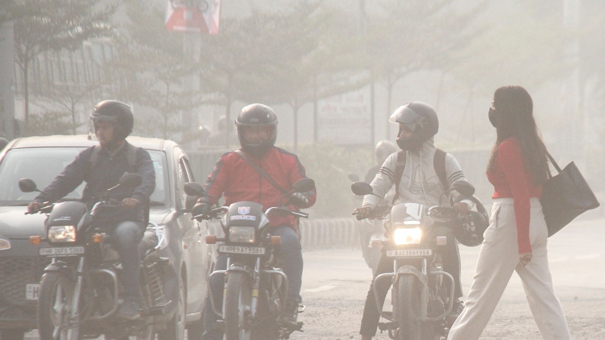 कई इलाकों में एक्यूआई 300 के पार है. (Photo: PTI)