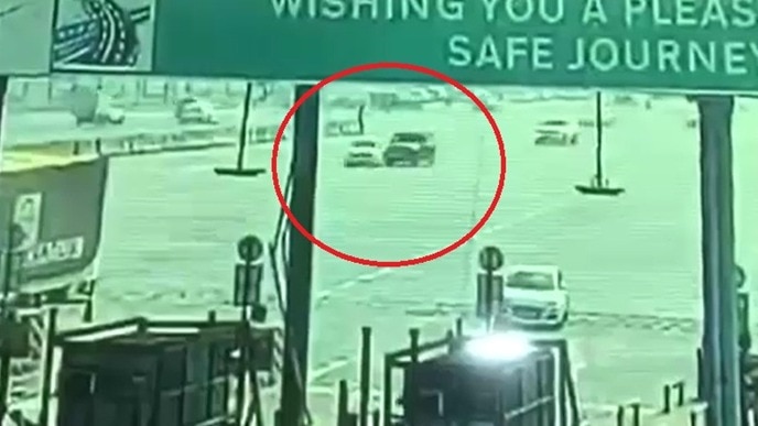 तेज रफ्तार थार ने बाइक में मारी टक्कर. (Photo: Screengrab)