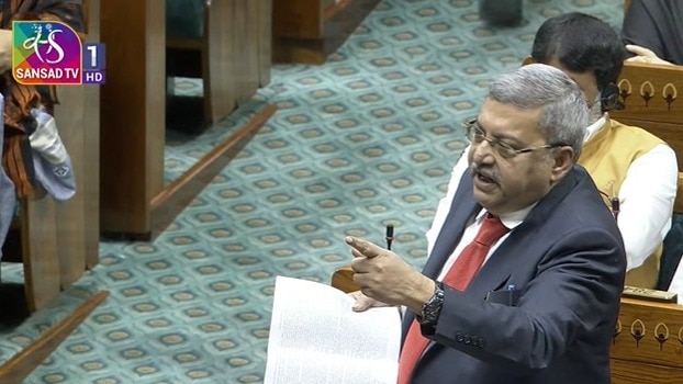 कल्याण बनर्जी आज सदन में सूट पहनकर पहुंचे तो ओम बिरला ने चुटकी ली. (Photo- Screengrab)