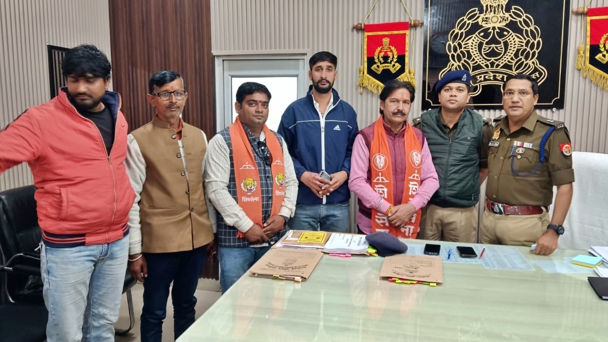 लड़कियों की गुमशुदगी पर स्थानीय नेताओं ने पुलिस से की मुलाकात (Photo- ITG) 