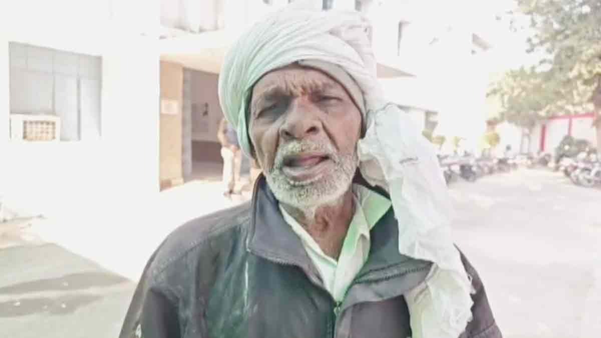 शादी और प्लॉट दिलाने के नाम पर बुजुर्ग से ठगी (Photo: Mohd. Usman Chaudhary/ITG)