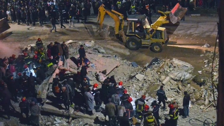 मोरक्को में दो इमारते ढहने से 19 लोगों की मौत हुई है. (Photo: AFP)