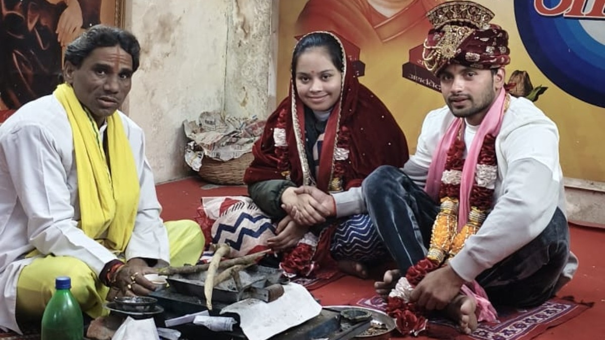  दिल्ली के मंदिर में हिंदू रीति-रिवाज से शादी की.(Photo: Arun Tyagi/ITG)