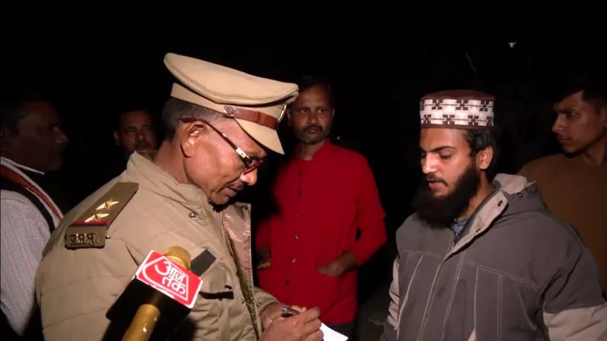 बस्तियों में लोगों से पुलिस ने की पूछताछ. (Photo: ITG)