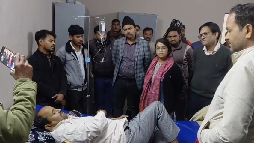 गंभीर हालत में बीएलओ अस्पताल में भर्ती (Photo: Screengrab)