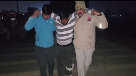 गौ तस्कर को पैर में लगी गोली (Photo: Screengrab)