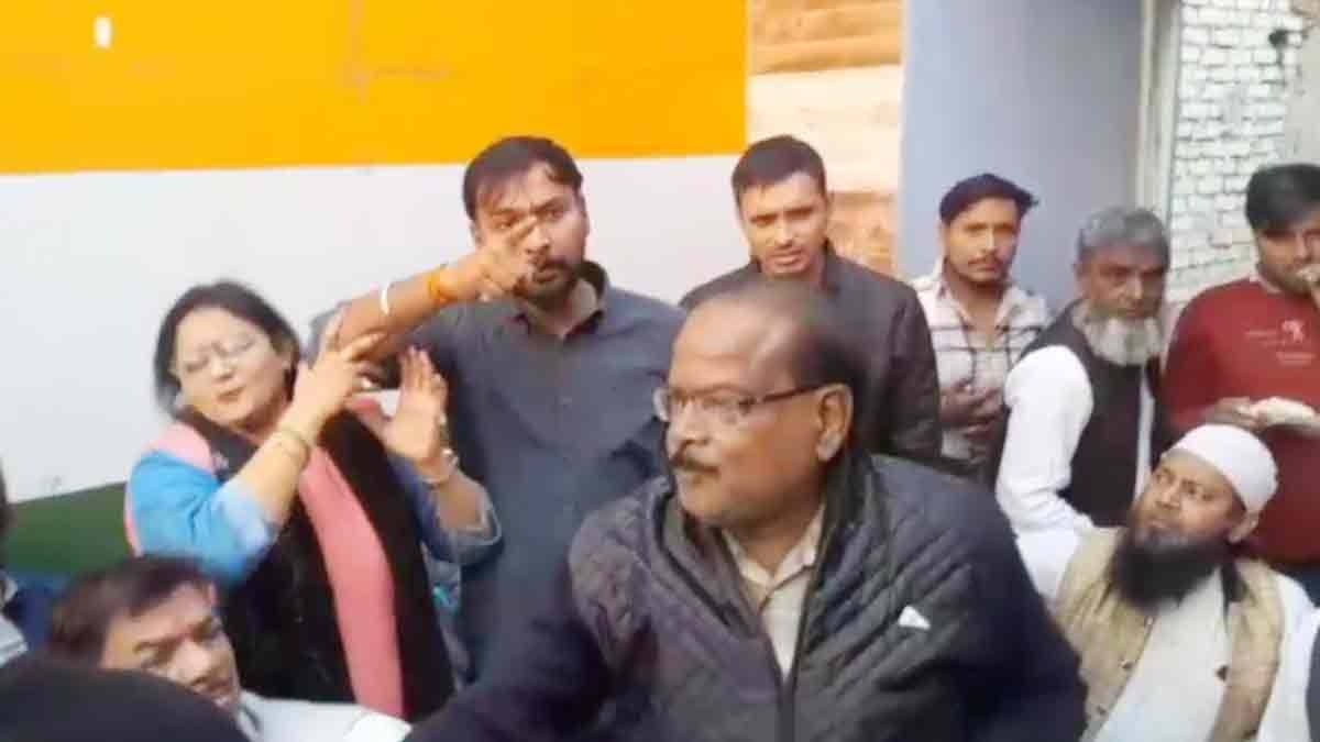 मेरठ कांग्रेस कार्यालय में हंगामा (Photo: Screengrab)