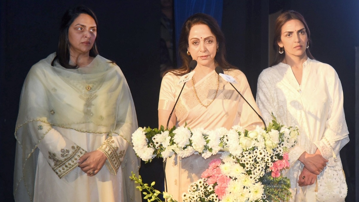 Ahana Deol, Hema Malini, Esha Deol