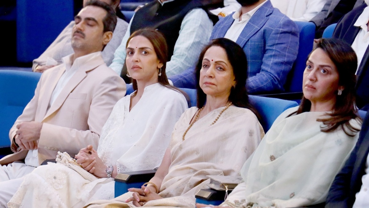 Esha Deol, Hema Malini, Ahana Deol
