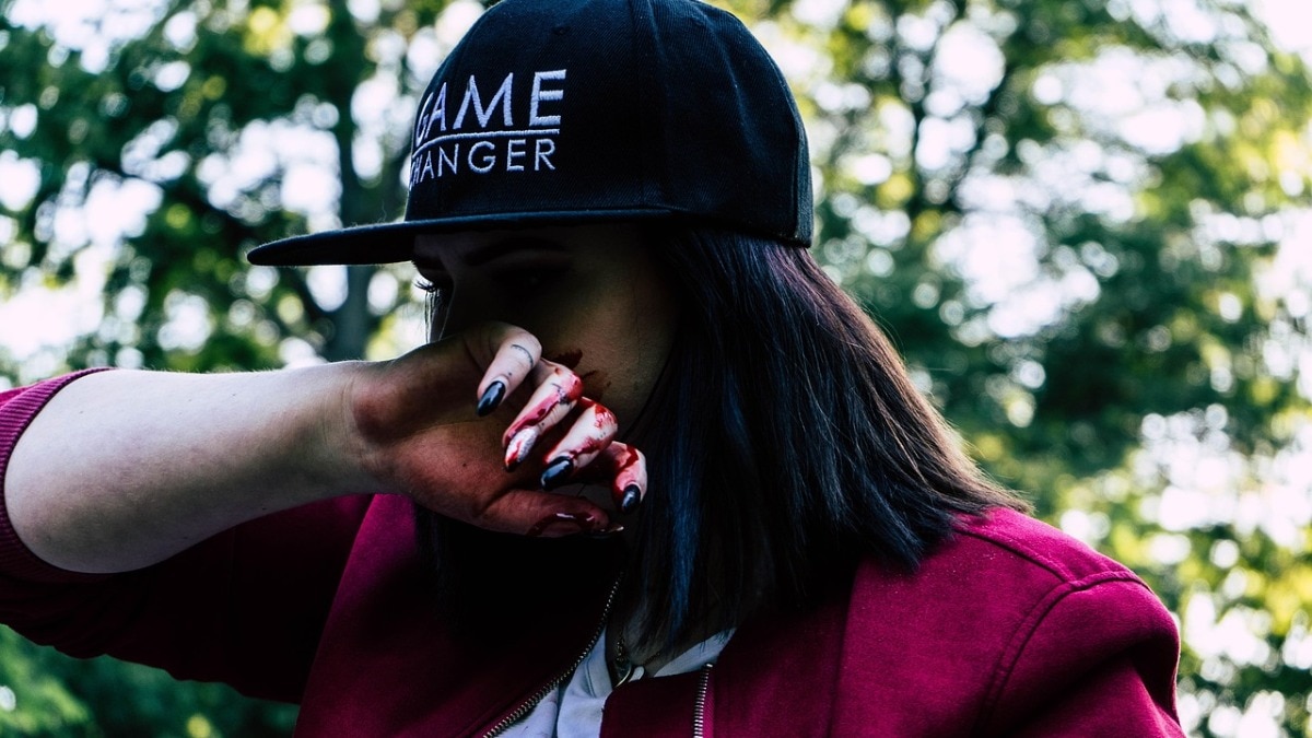 हत्या के बाद पड़ोसी का खून पीते मिली थी महिला, कोर्ट ने सुनाई 50 साल की सजा