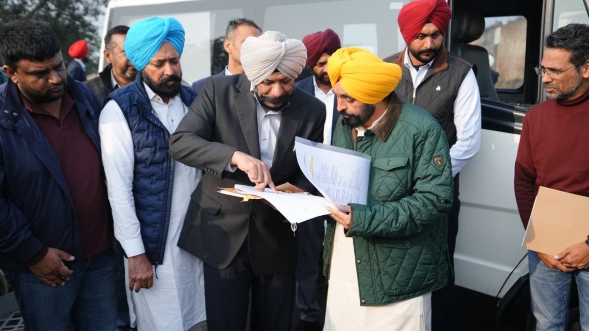 पंजाब CM ने निर्माणाधीन सड़कों का किया औचक निरीक्षण, खामियां मिलने पर ठेकेदार का पेमेंट रोका
