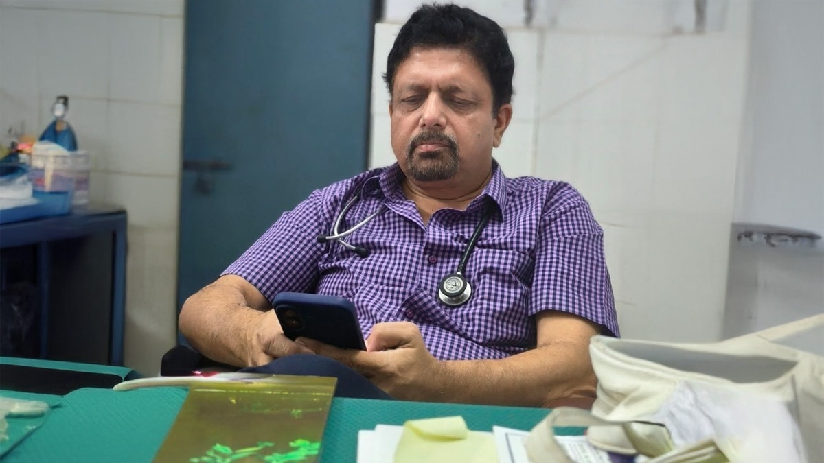 इंजीनियर अभिनव सिंह जो डॉक्टर बनकर मरीजों का इलाज करता रहा (Photo: ITG)