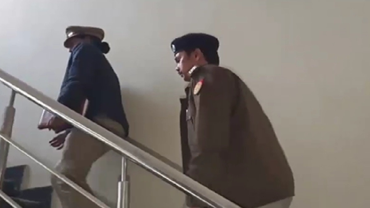 Police at crime scene 