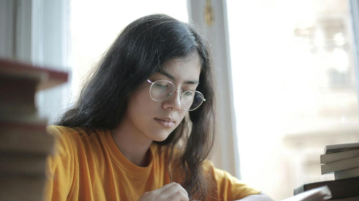 DSSSB ने मल्टी टास्किंग के 714 पदों पर भर्ती के लिए नोटिफिकेशन जारी की है.  (Photo" Pexels)