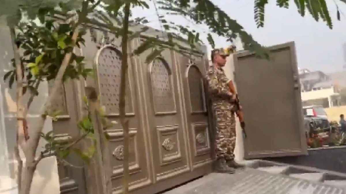 tight Security during Ed Raid at Alok's Home in Lko