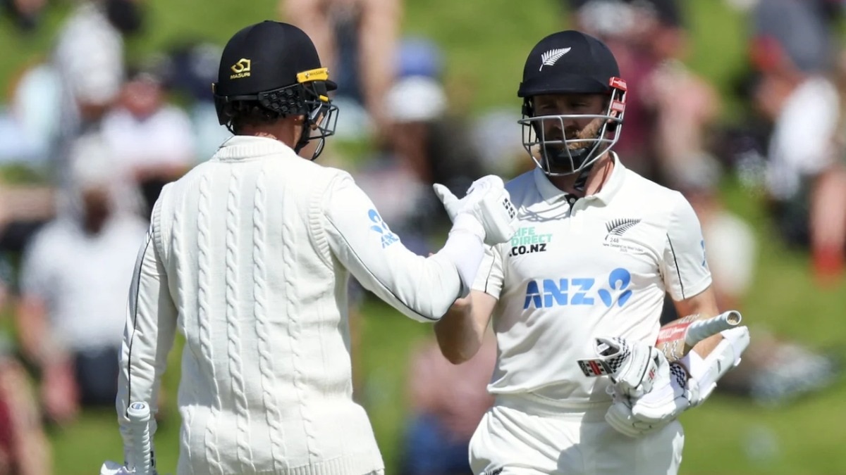 वेल‍िंग्टन टेस्ट में जीत के बाद केन व‍िल‍ियमसन औ डेवोन कॉन्वे ने जश्न मनाया (Photo: Getty)