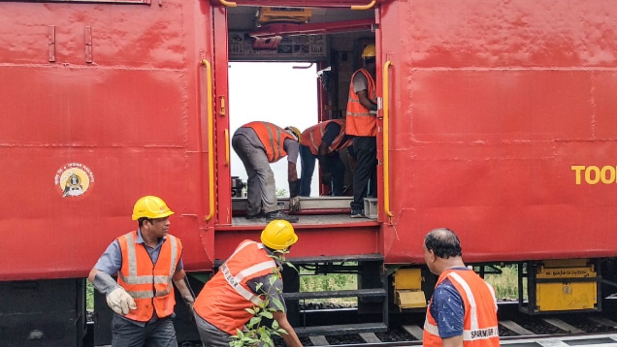 रेल कोच फैक्ट्री (RCF) कपूरथला ने साल 2025-26 के लिए 550 पदों पर भर्ती निकाली है.(File Photo)