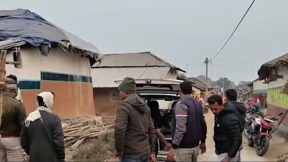 पुआल के ढेर में आग लगने से गई जान (Photo: Screengrab)