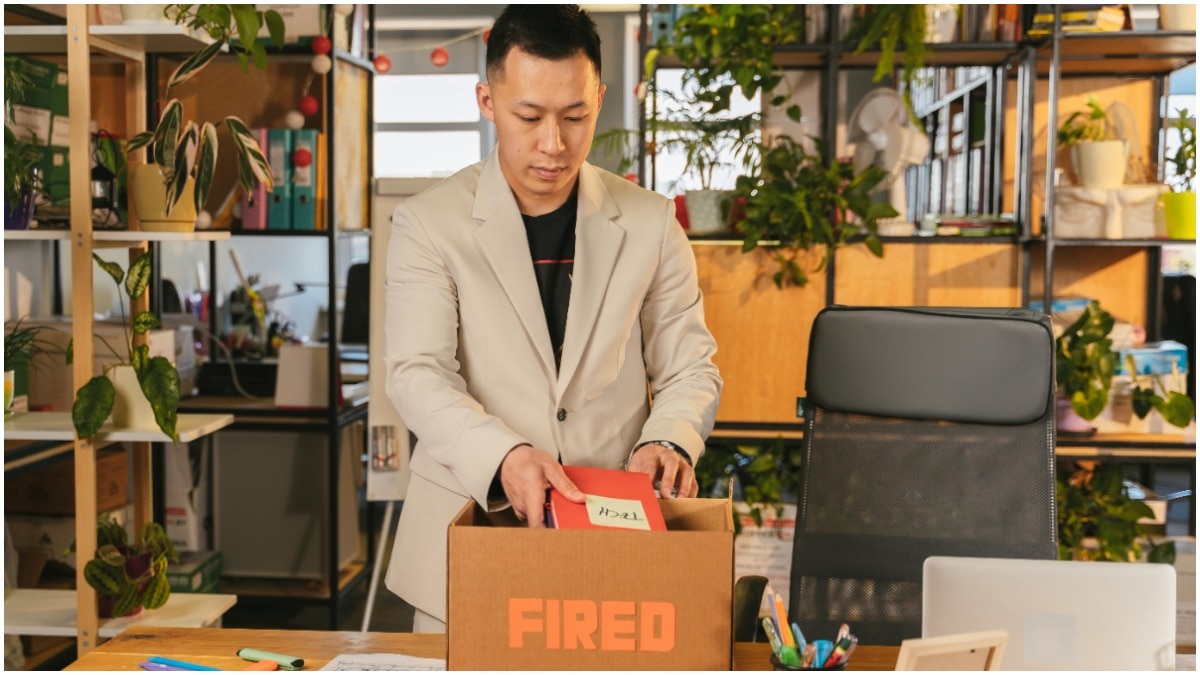 china-engineer-fired-for-long-bathroom-breaks-job-rules-viral-case 