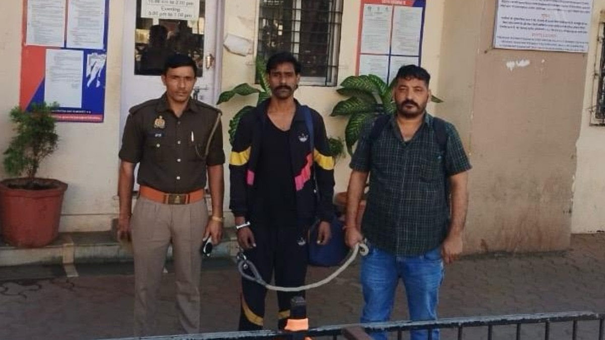 आरोपी को मुंबई के मालवानी इलाके के मरीना इनक्लेव बिल्डिंग से दबोचा गया (Photo- PTI)