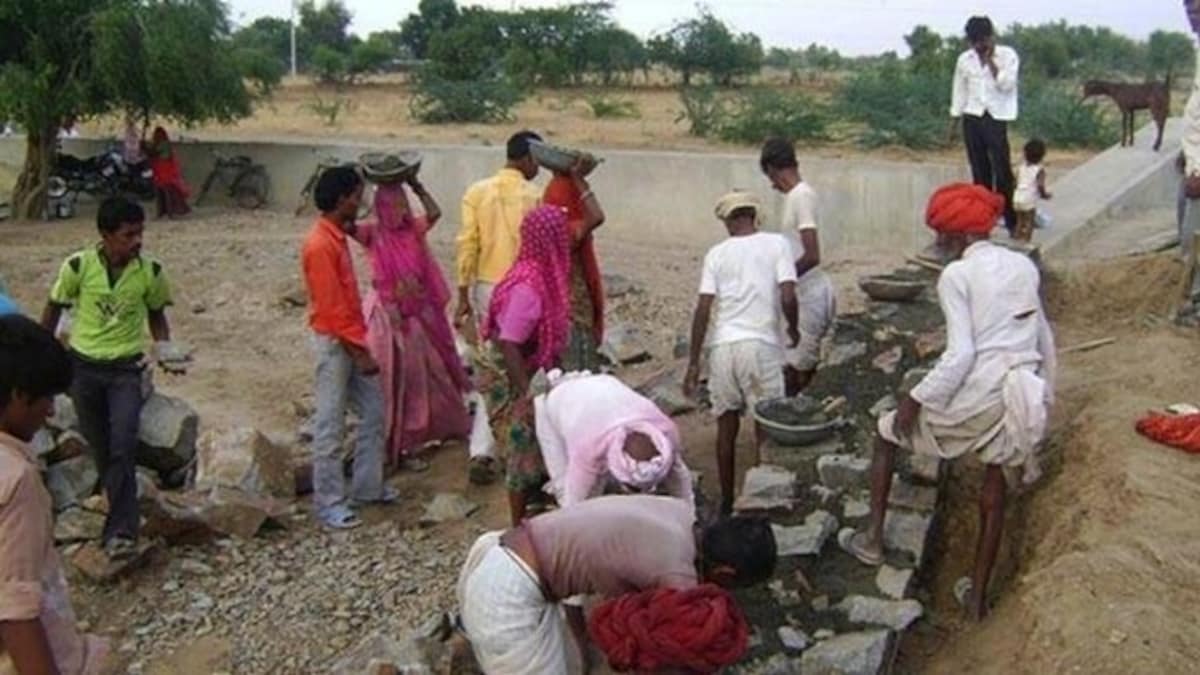 MGNREGA की जगह अब वीबी जी राम जी...' नया रोजगार कानून लाएगी मोदी सरकार - central government new law rural employment replace mgnrega bill copy distributed mps ntc - AajTak