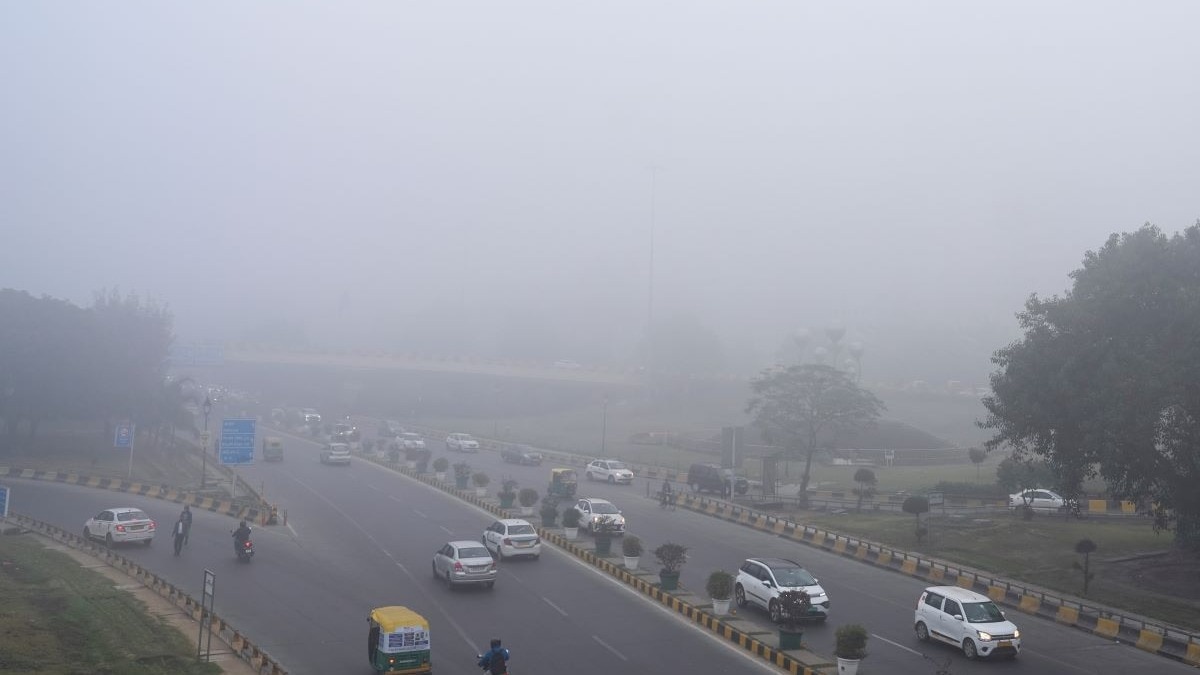 कोहरे में सावधानी से चलाएं गाड़ी, एक्सप्रेसवे पर गाड़ियों की स्पीड लिमिट तय, नोएडा ट्रैफिक पुलिस ने जारी की ये एडवाइजरी