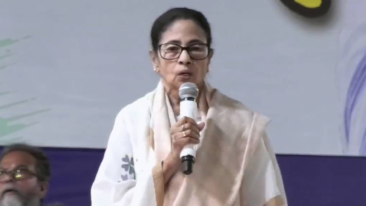 बीजेपी ने सोशल मीडिया पोस्ट में ममता बनर्जी की तुलना हिटलर से की है.