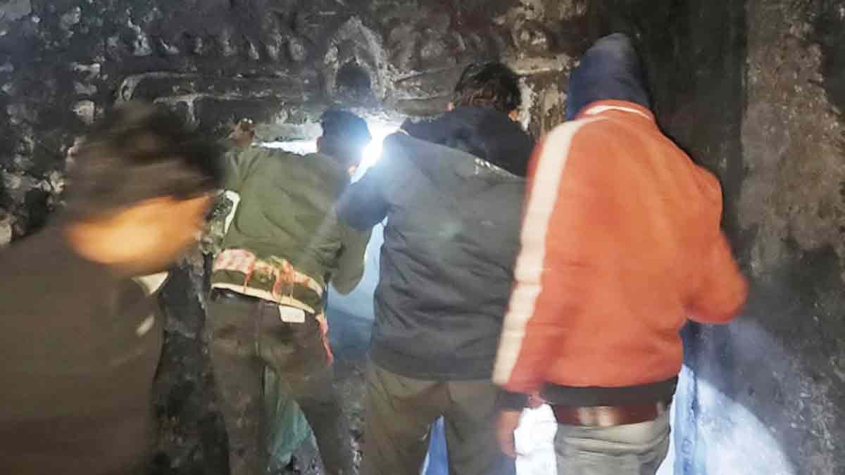 सागर में संदिग्ध आगजनी से दहला गांव (Photo: Himanshu Purohit/ITG)