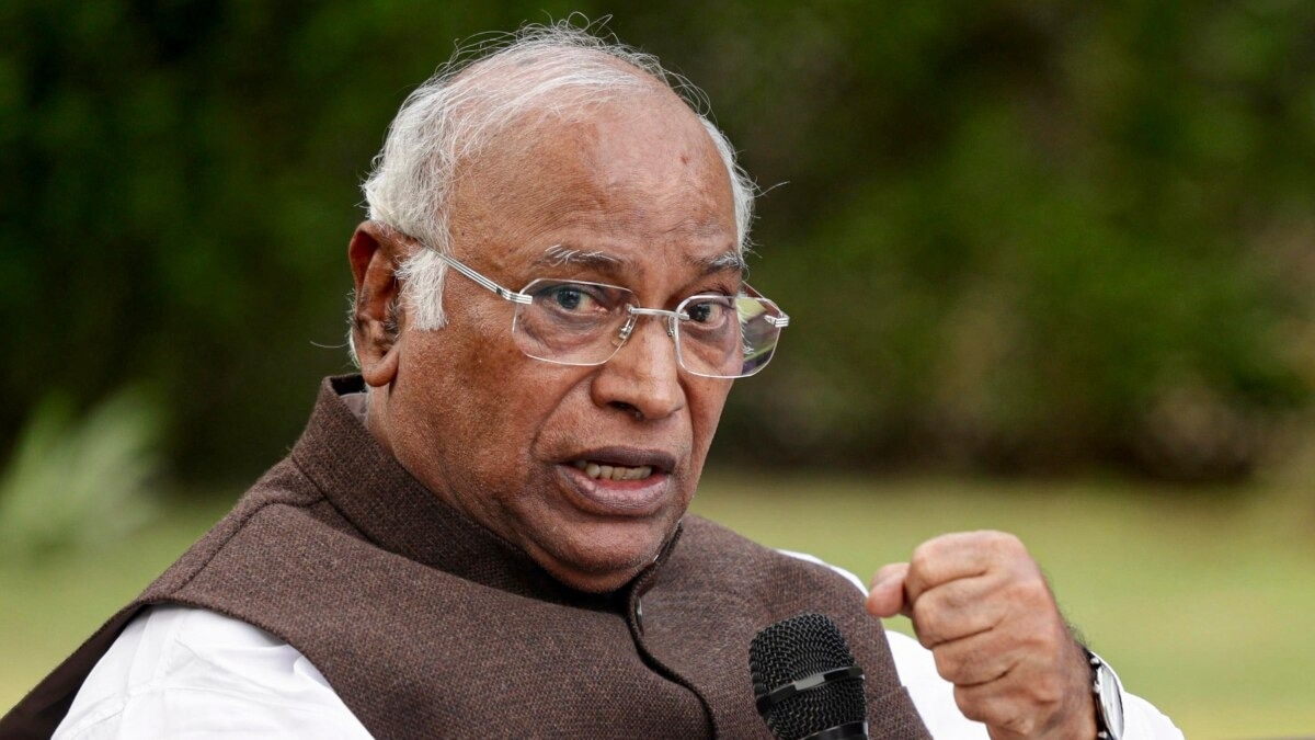 मनरेगा का नाम बदलने वाले विधेयक के खिलाफ कांग्रेस ने खोला मोर्चा. (Photo: PTI)