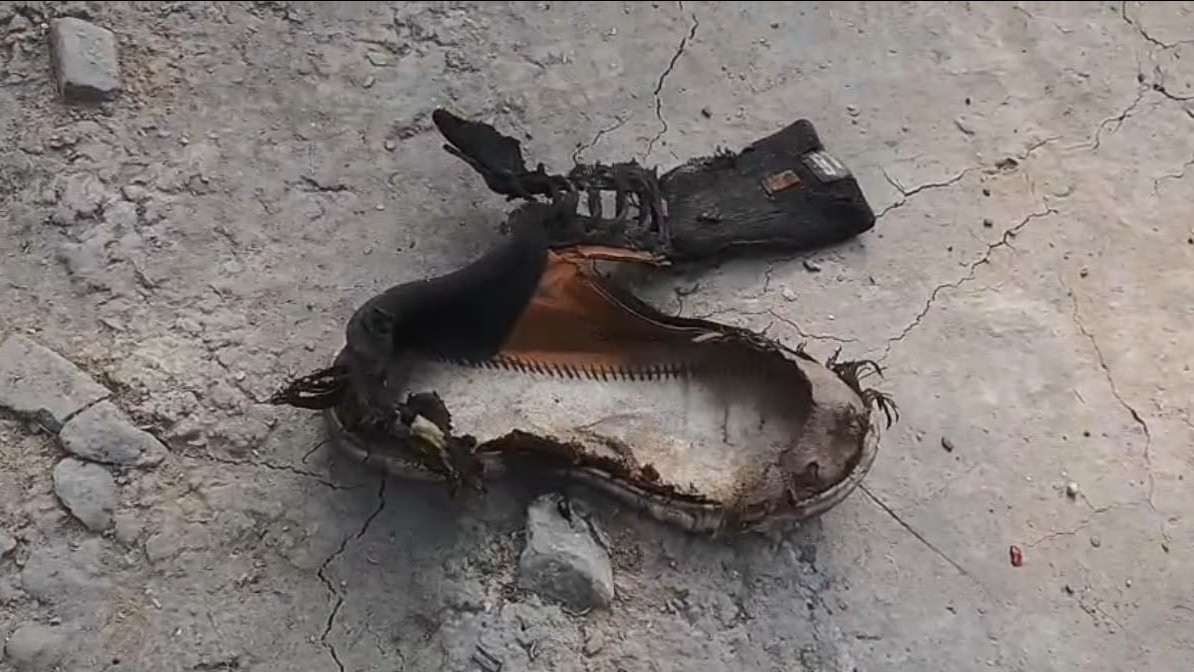 विस्फोट के बाद सारा सामान बिखर गया (Photo ITG)