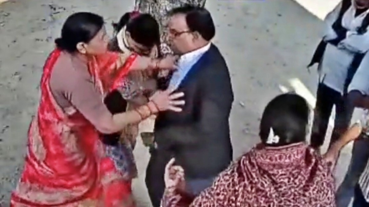 Women created ruckus in Mau (Photo - ITG)