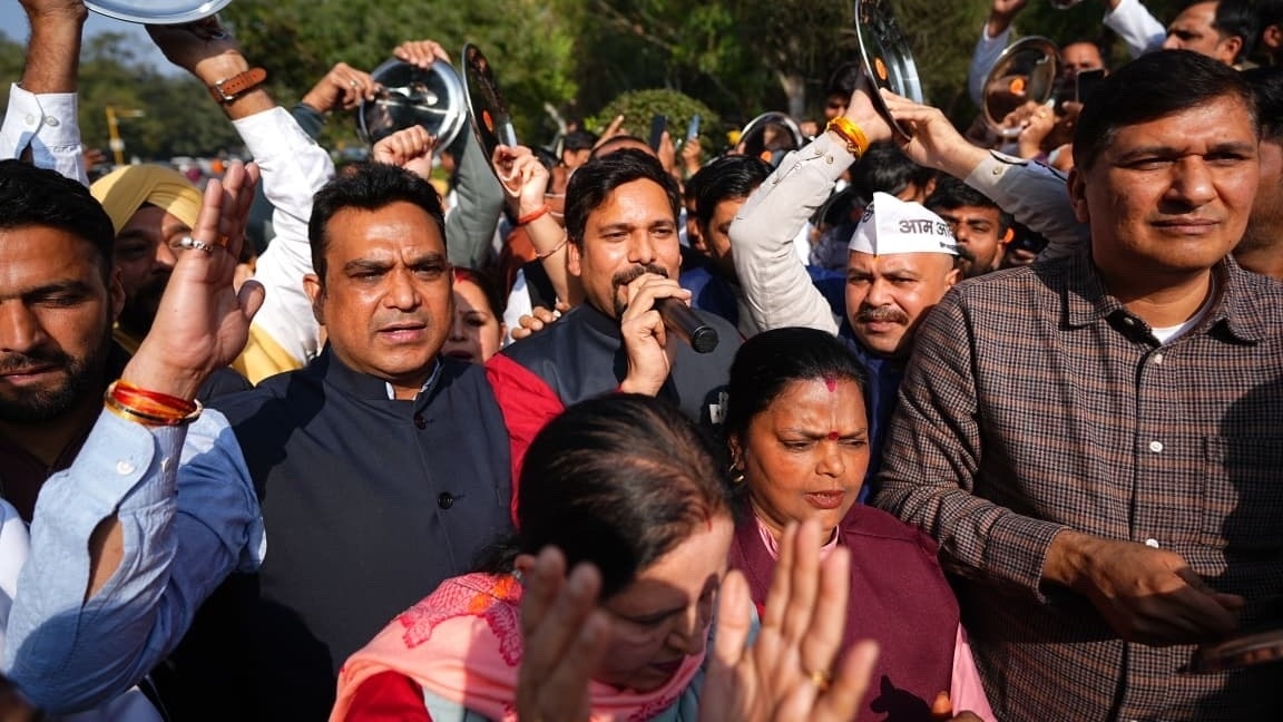 Delhi protest AAP AQI