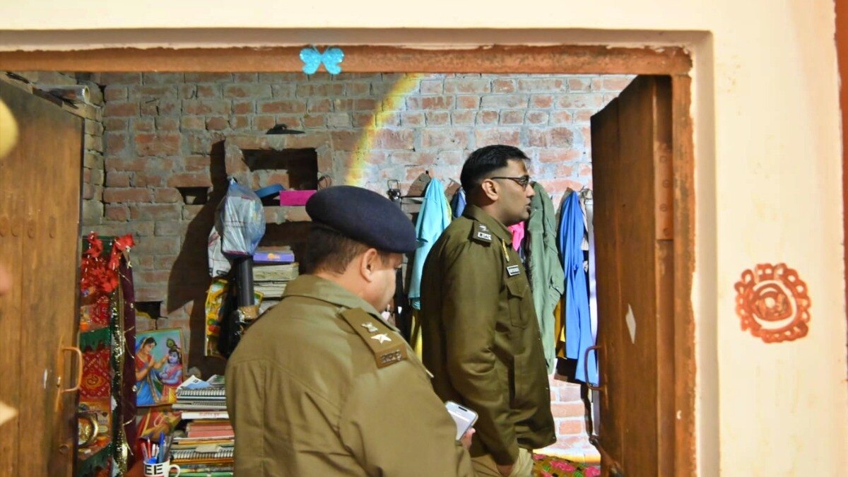 Barabanki police conducting investigation after murder (Photo - ITG)