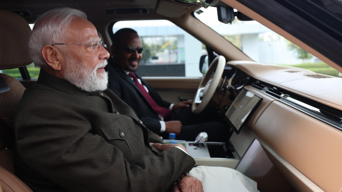 Prime Minister Abiy Ahmed drives PM Modi to his hotel