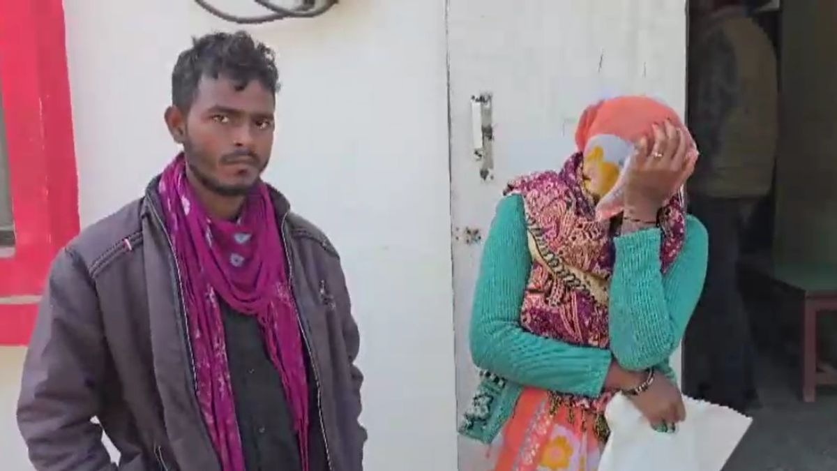 झांसी मेडिकल कॉलेज में रो पड़ी महिला. (Photo: Screengrab)