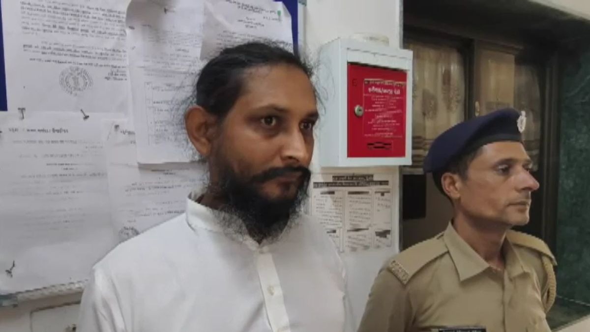 पुलिस ने आरोपी को किया अरेस्ट. (Photo: Screengrab)