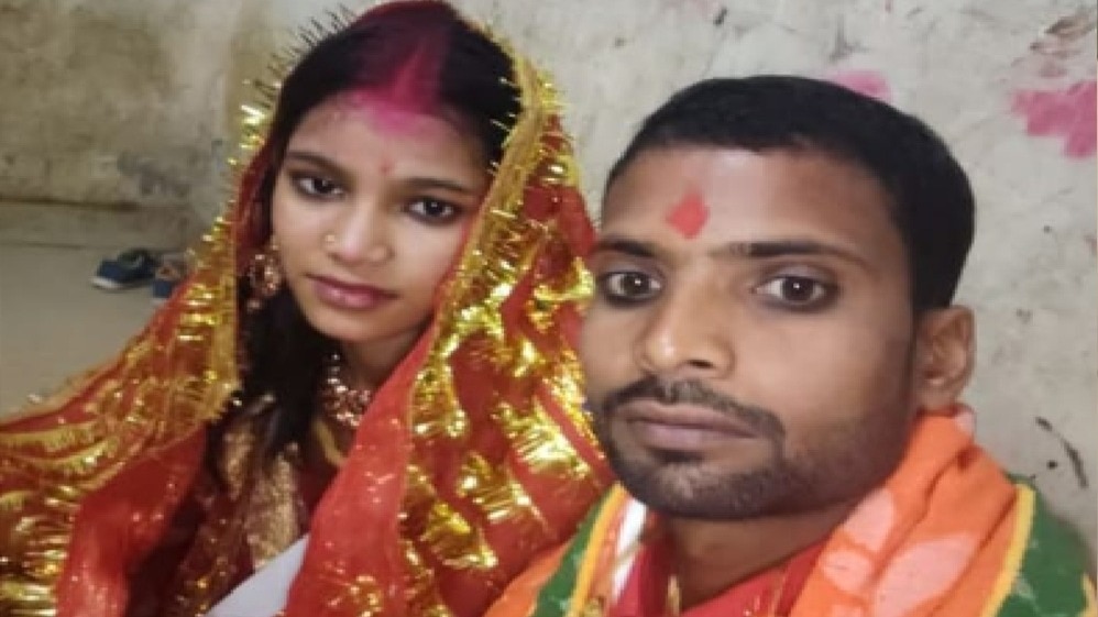 धान की थ्रेसिंग मशीन में फंसकर युवक की मौत. (Photo: Screengrab)